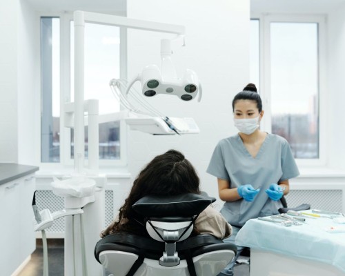 Implant dentar fara durere si cu vindecare accelerata? Da, se poate! Citeste acum despre noile tratamente!